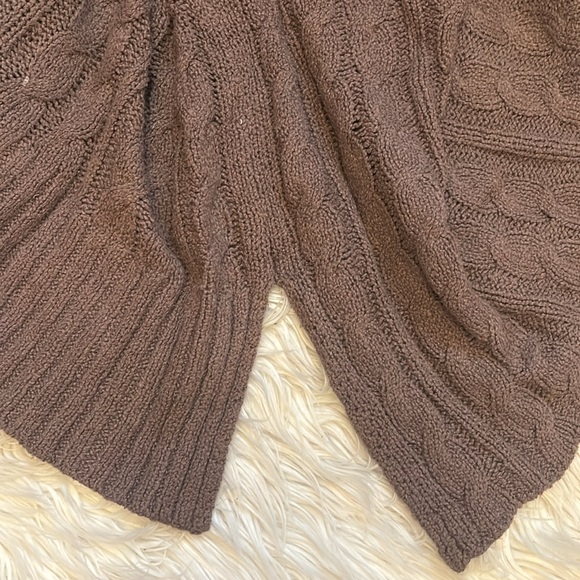 Cableknit Sweater - Picture 4 of 5